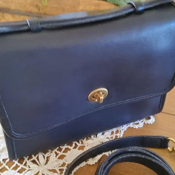 Vintage Coach Navy Court Crossbody Handbag + Hangtag 9870 - Picture 2 of 14